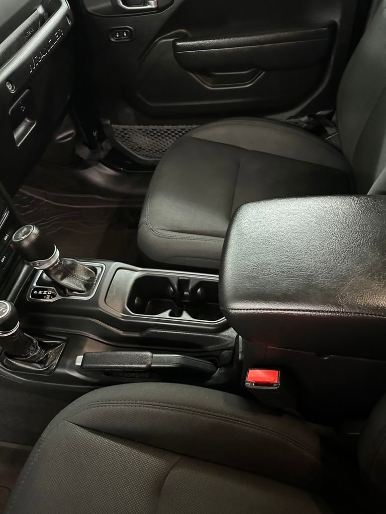 Used 2022 Jeep Wrangler Unlimited Sport image 19