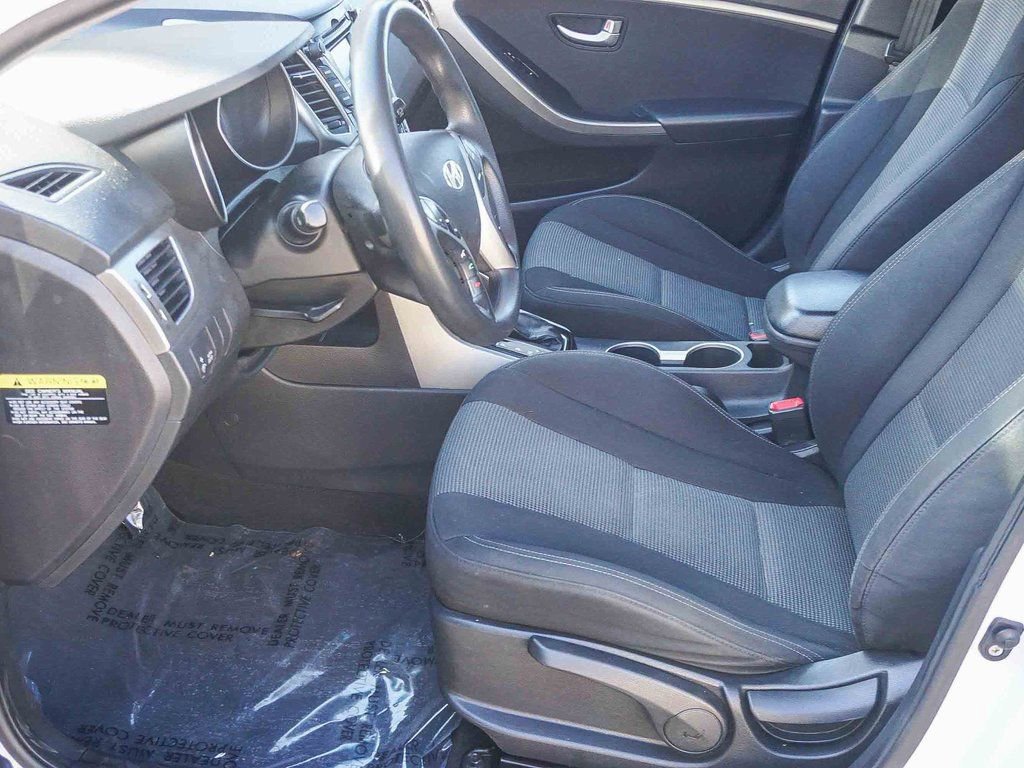 Used 2017 Hyundai Elantra GT image 17