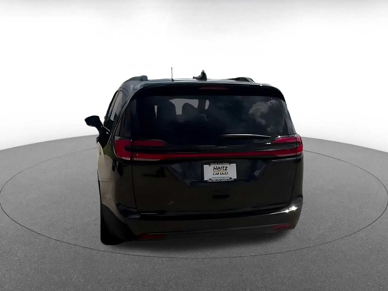 Used 2025 Chrysler Pacifica Limited FWD image 12