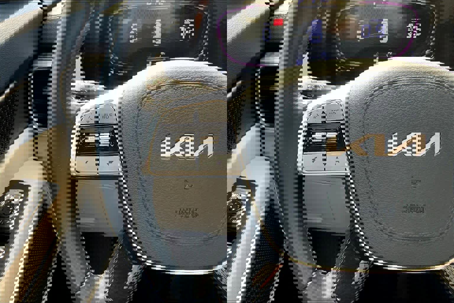 Used 2023 Kia Telluride EX w/ EX Captain's Chair Package image 22