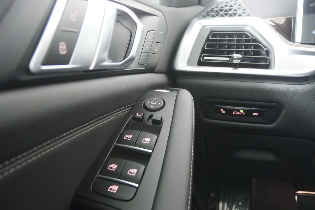 Used 2026 BMW X5 xDrive40i w/ M Sport Package image 33