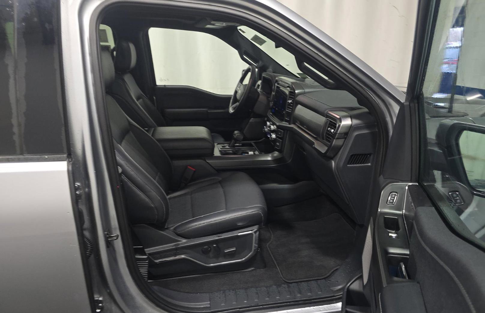 Used 2024 Ford F150 Lariat image 10