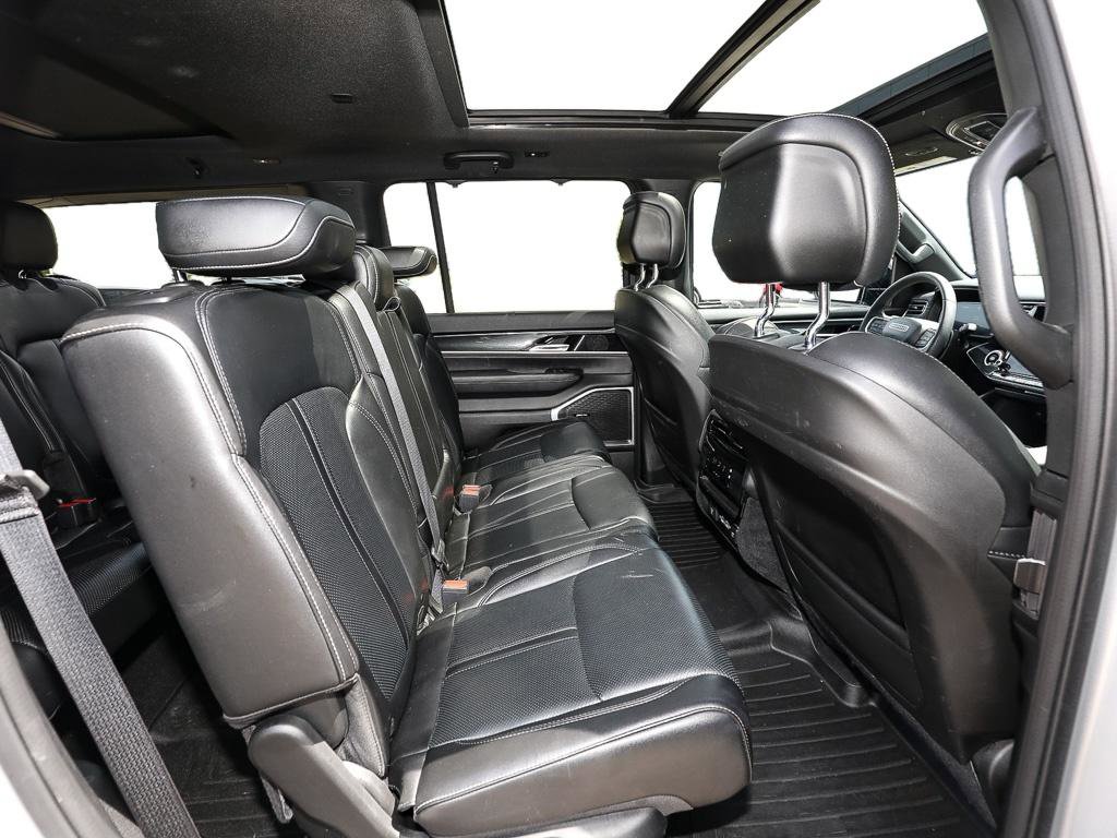 Used 2023 Jeep Wagoneer 4WD w/ Premium Group I image 23