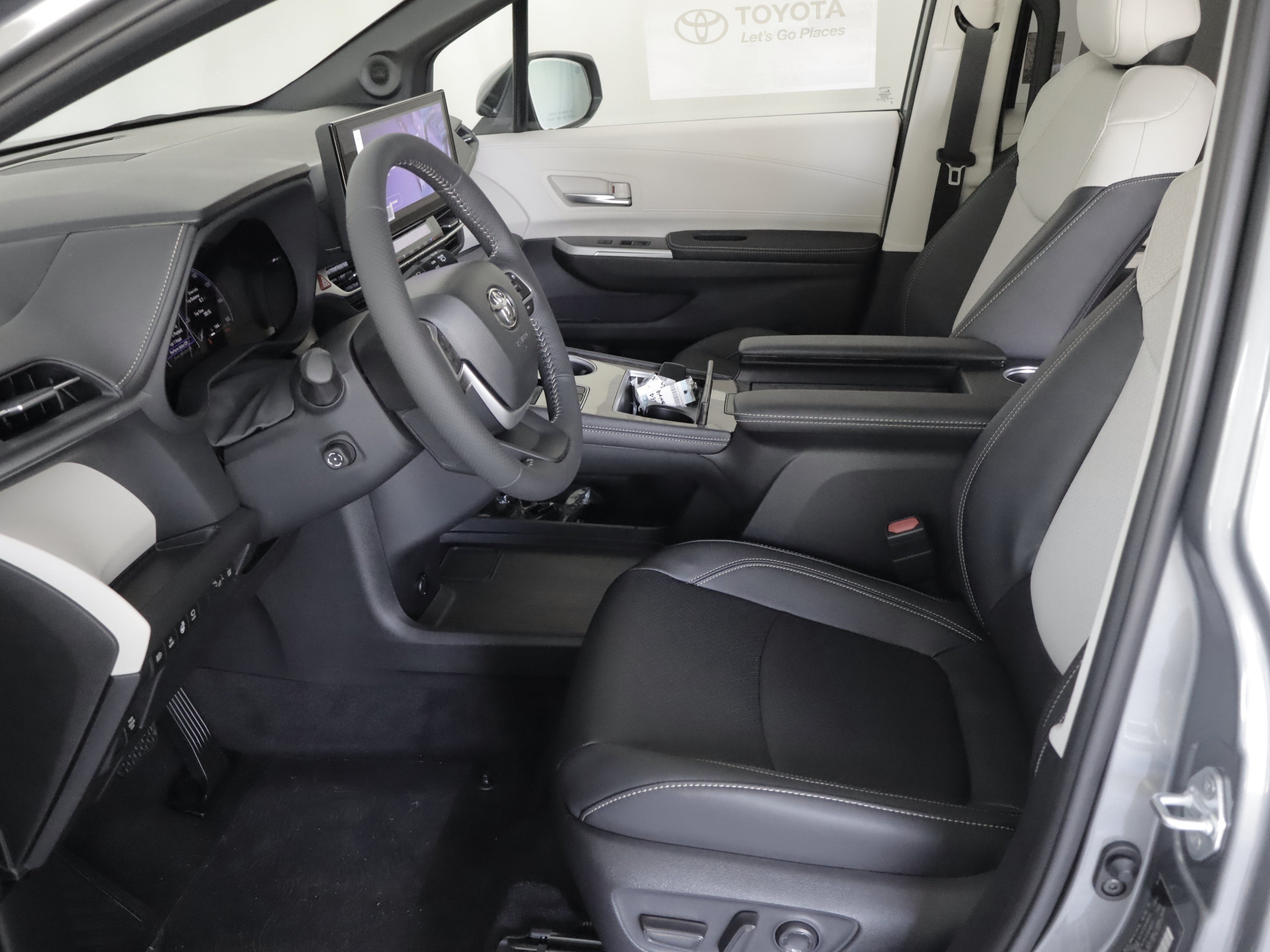 New 2026 Toyota Sienna Platinum AWD/4WD image 22