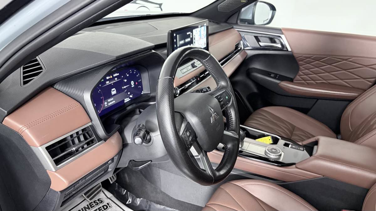Used 2025 Mitsubishi Outlander SEL AWD/4WD image 12