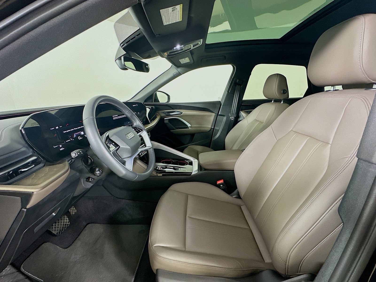 Used 2025 Audi Q5 Premium AWD/4WD image 32