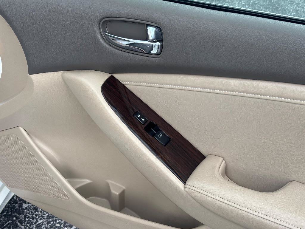 Used 2011 Nissan Altima 2.5 SL w/ 2.5SL Pkg FWD image 36