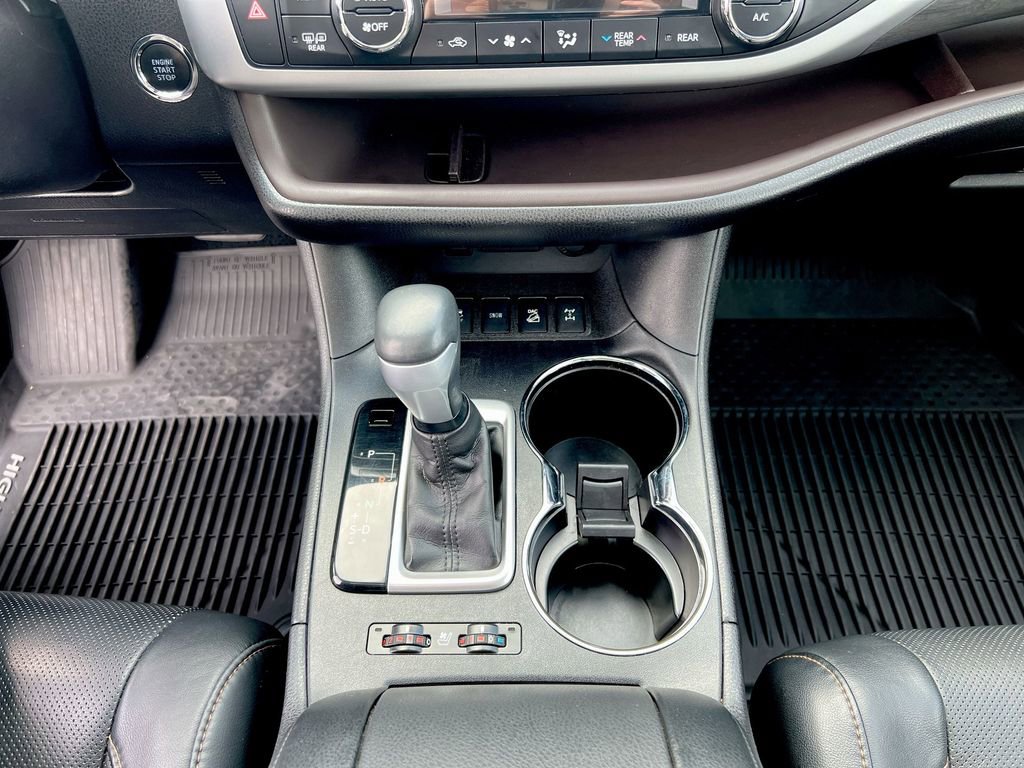 Used 2017 Toyota Highlander Limited image 14