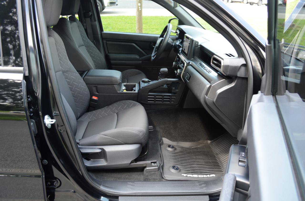 Used 2026 Toyota Tacoma SR5 AWD/4WD image 17