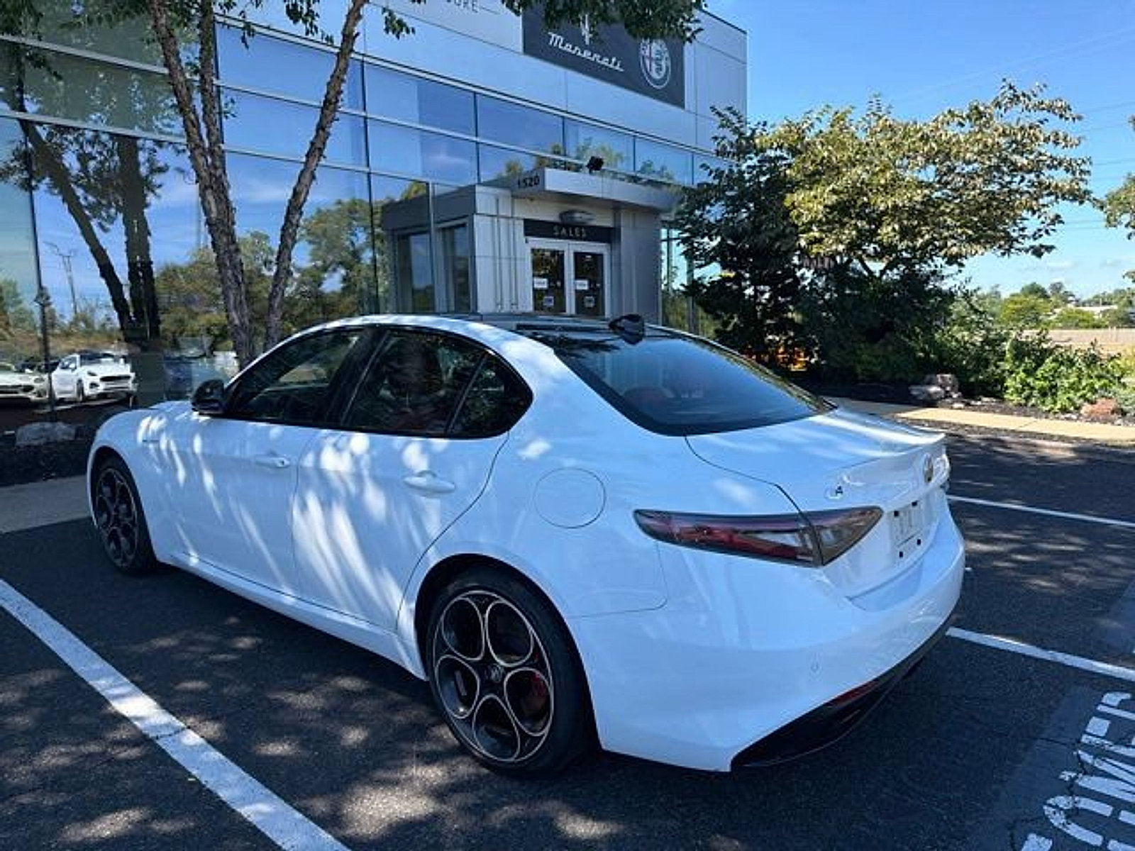 Used 2024 Alfa Romeo Giulia Veloce AWD/4WD image 6