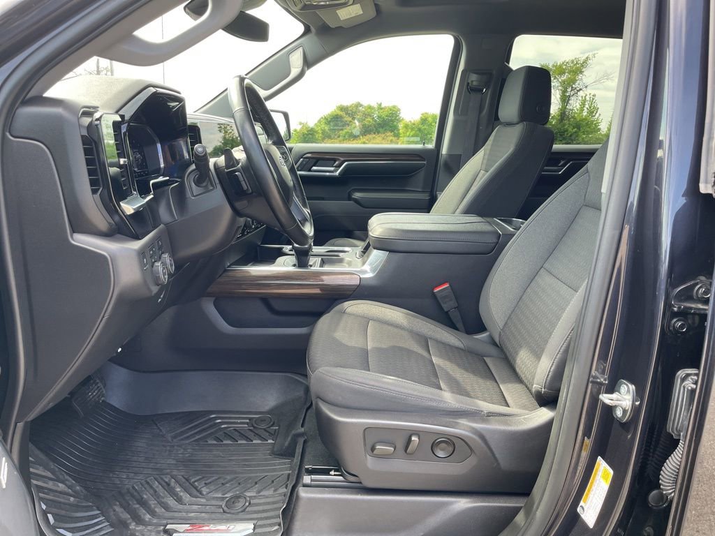 Used 2024 Chevrolet Silverado 1500 LT Trail Boss w/ Convenience Package II image 10