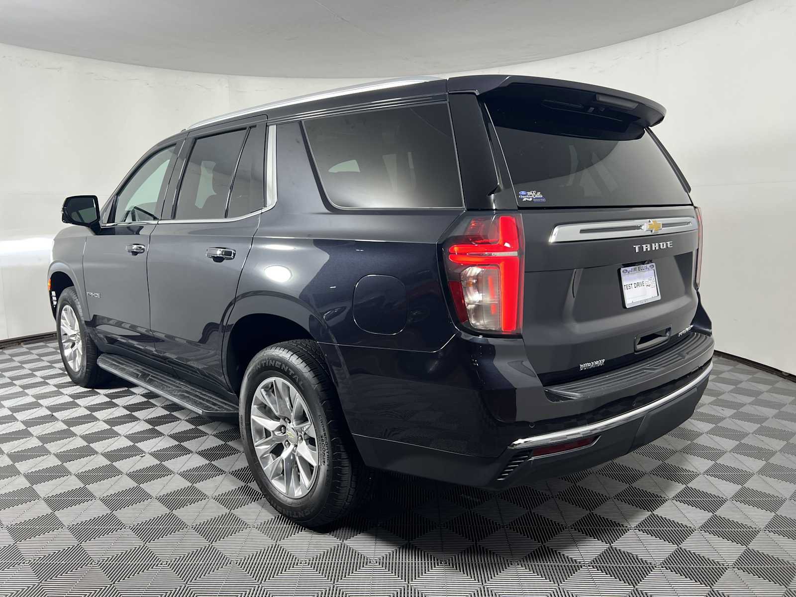 Used 2024 Chevrolet Tahoe Premier w/ Premium Package RWD image 5