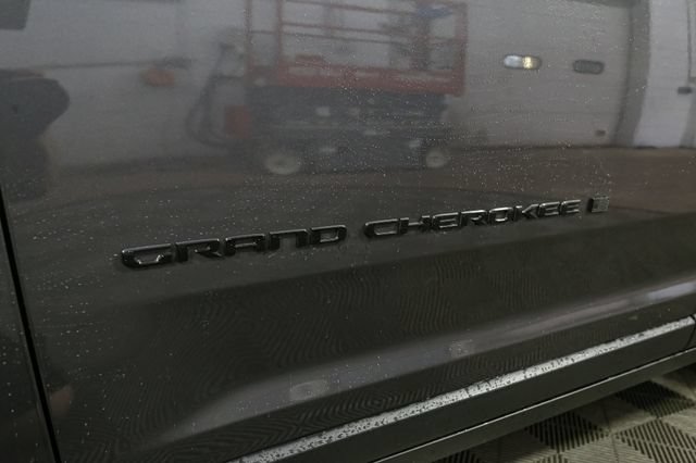 Used 2023 Jeep Grand Cherokee Altitude AWD/4WD image 7