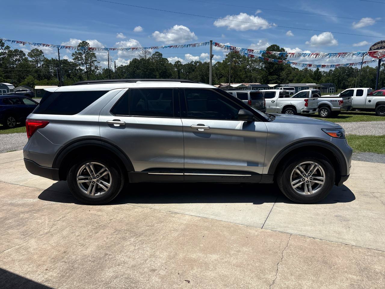 Used 2023 Ford Explorer XLT AWD/4WD image 4