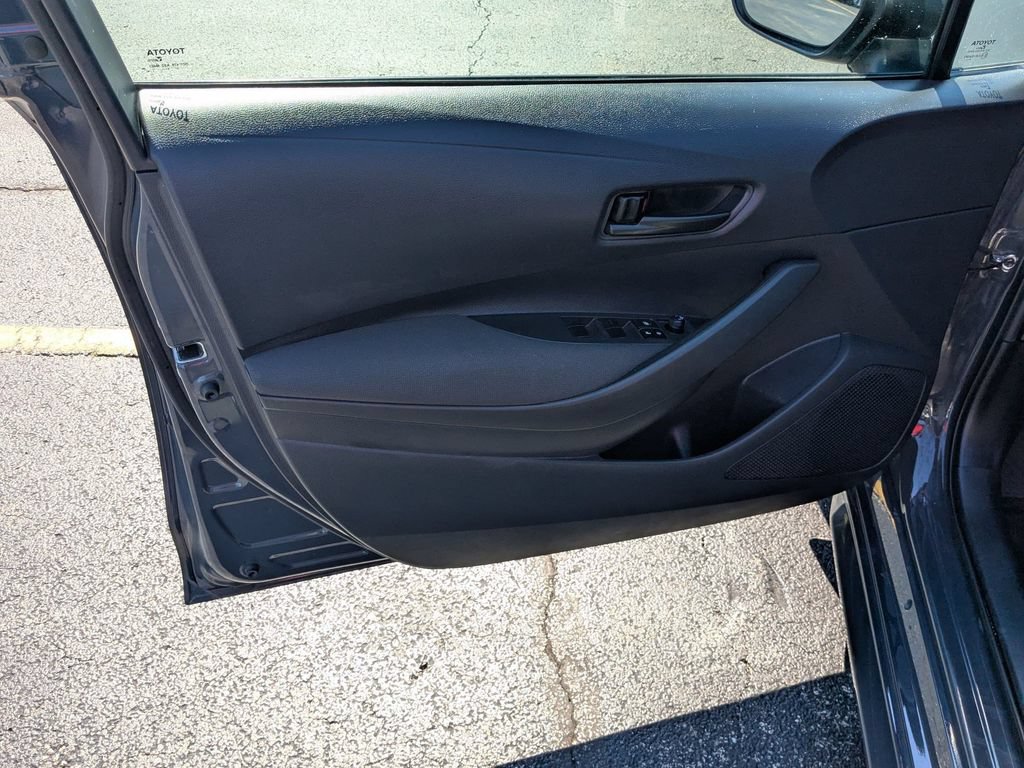 Used 2025 Toyota Corolla LE FWD image 12