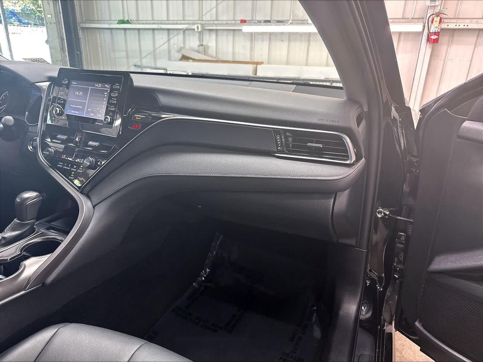 Used 2022 Toyota Camry SE w/ Convenience Package FWD image 28