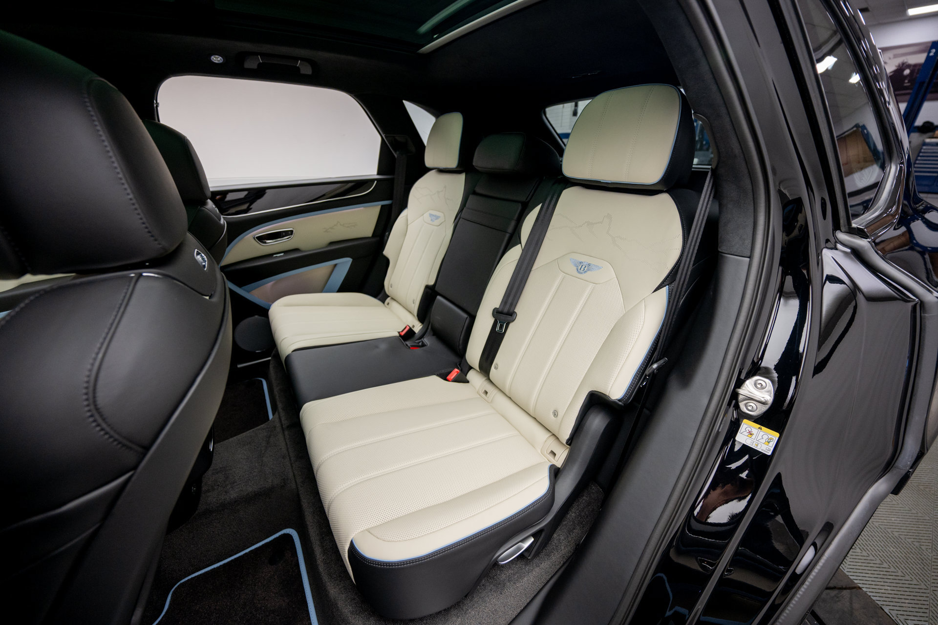 New 2027 Bentley Bentayga AWD/4WD image 16