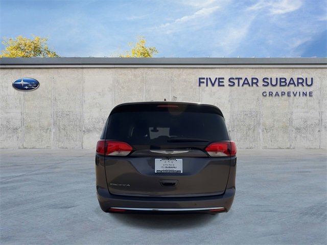 Used 2020 Chrysler Pacifica Touring-L image 7