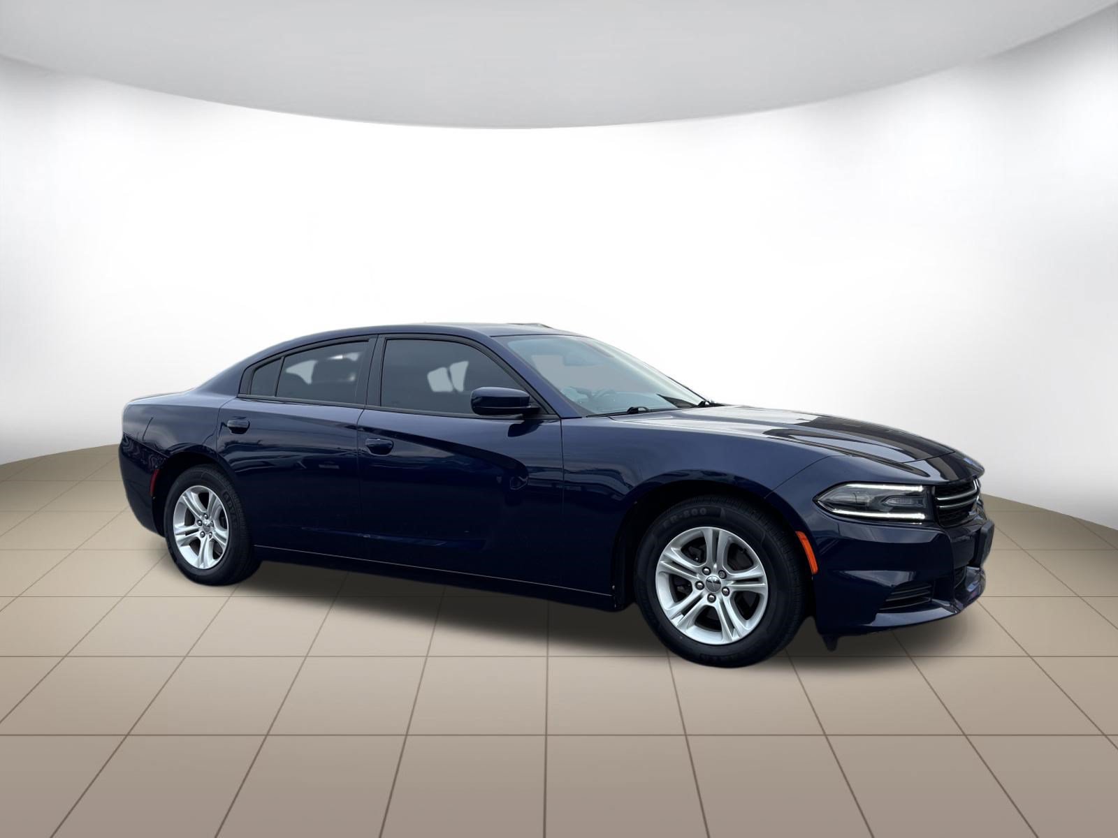Used 2016 Dodge Charger SE RWD image 1