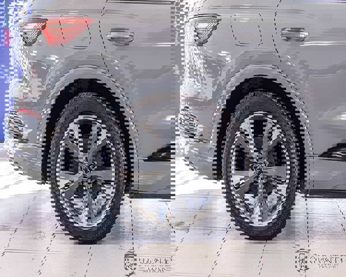 Used 2024 Audi Q4 e-tron Premium Plus w/ Premium Plus image 9