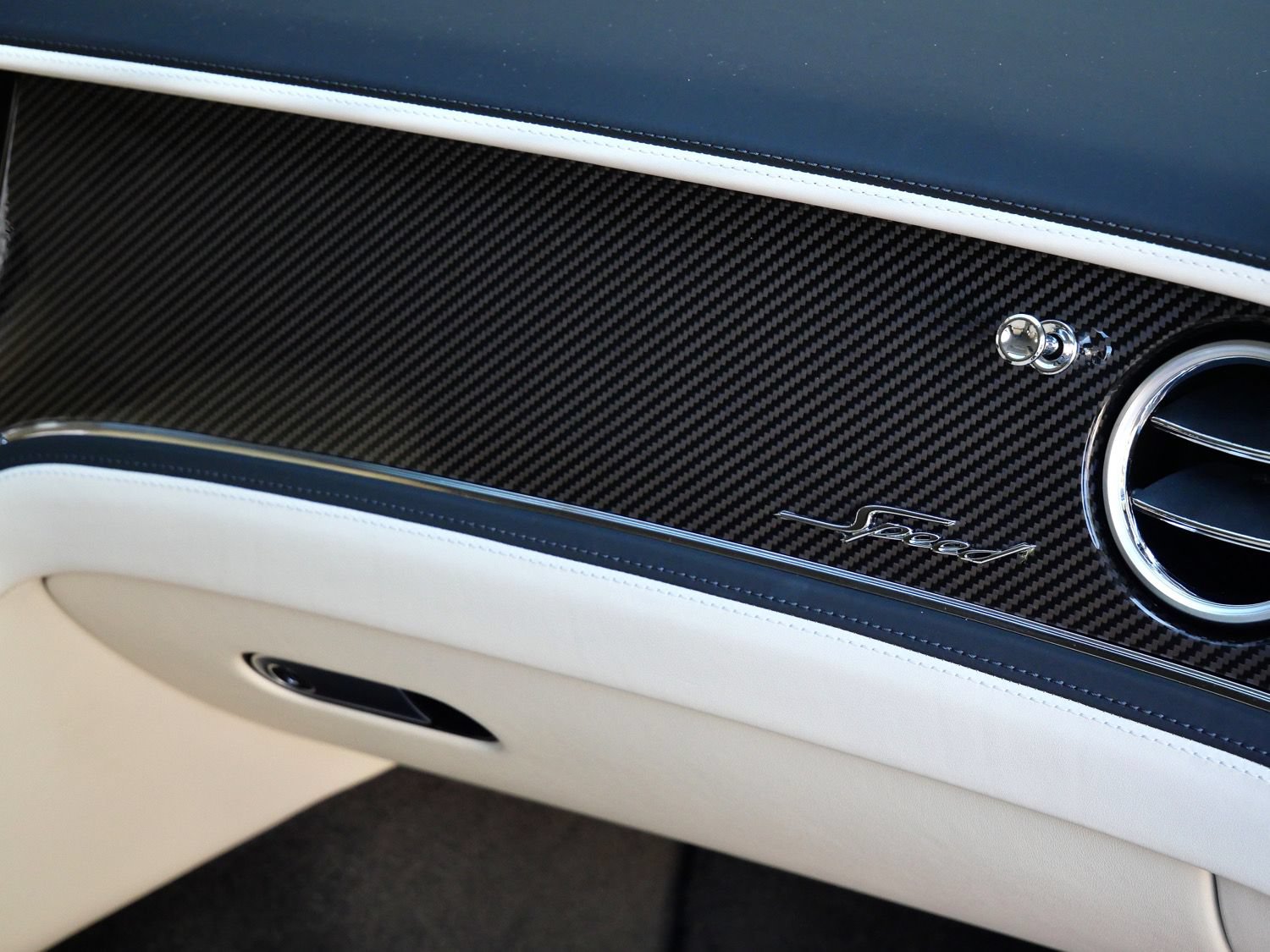 Used 2024 Bentley Flying Spur W12 AWD/4WD image 25