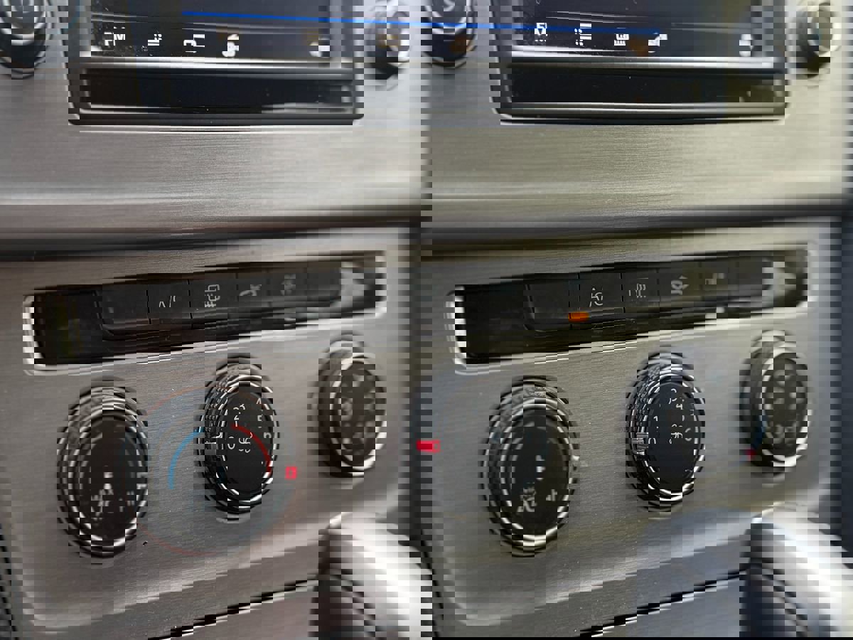 Used 2017 Volkswagen Golf S image 23