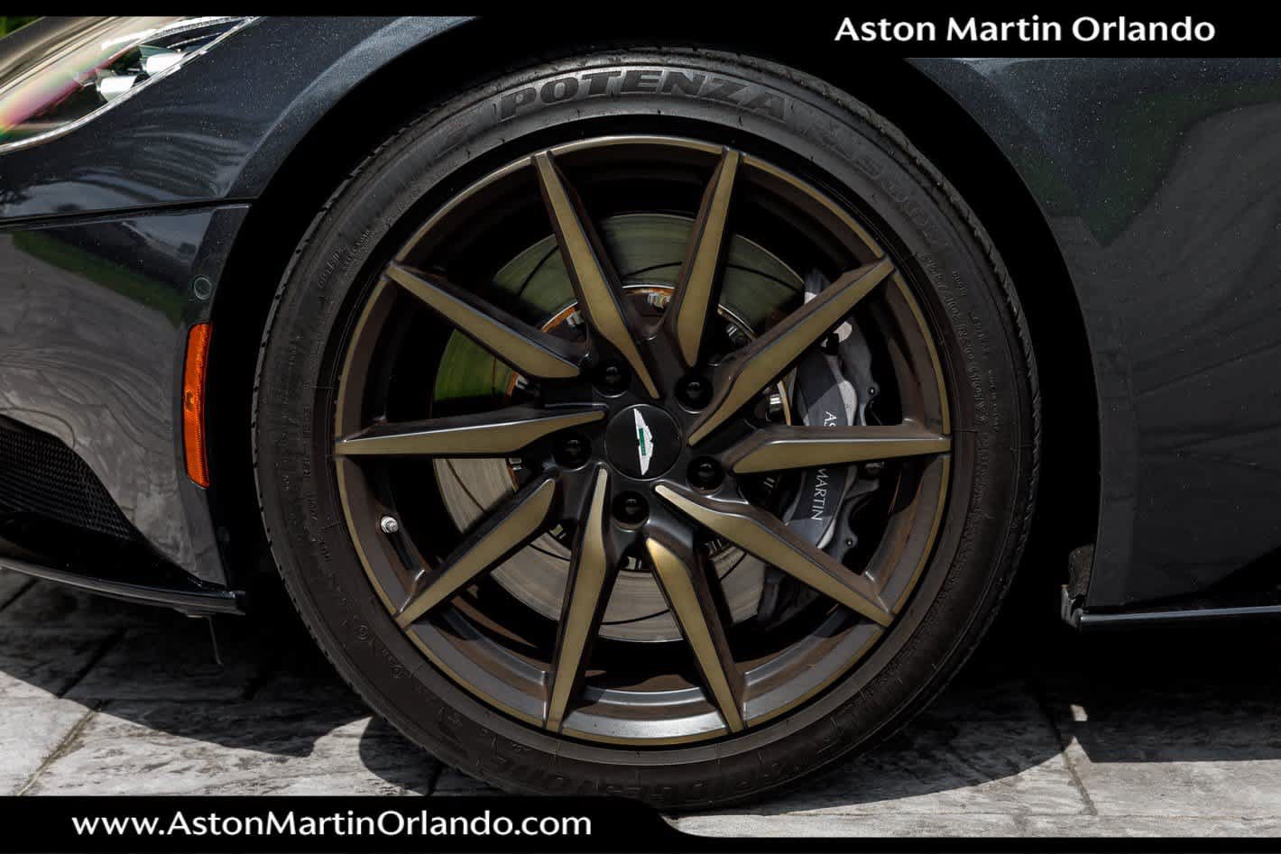Used 2022 Aston Martin DB11 Coupe RWD image 37