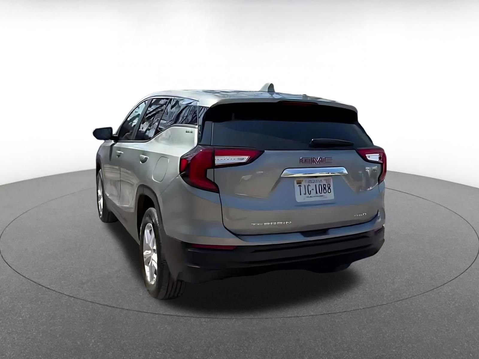 Used 2024 GMC Terrain SLE image 11