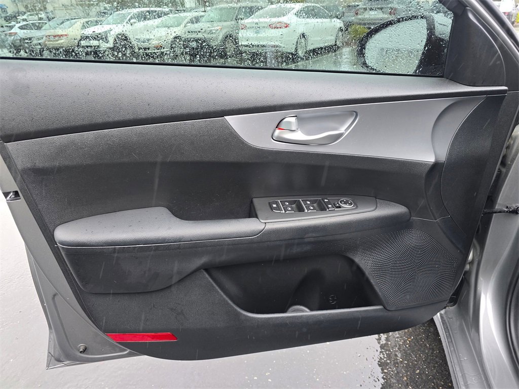 Used 2022 Kia Forte LXS image 7