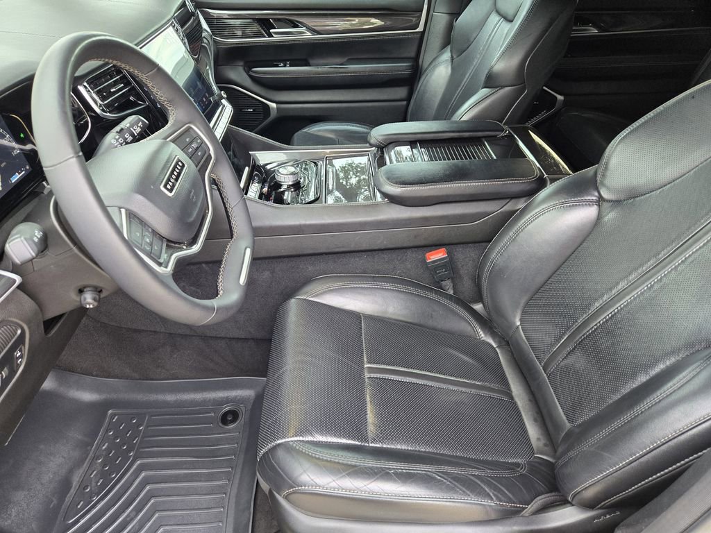 Used 2023 Jeep Wagoneer 4WD image 11