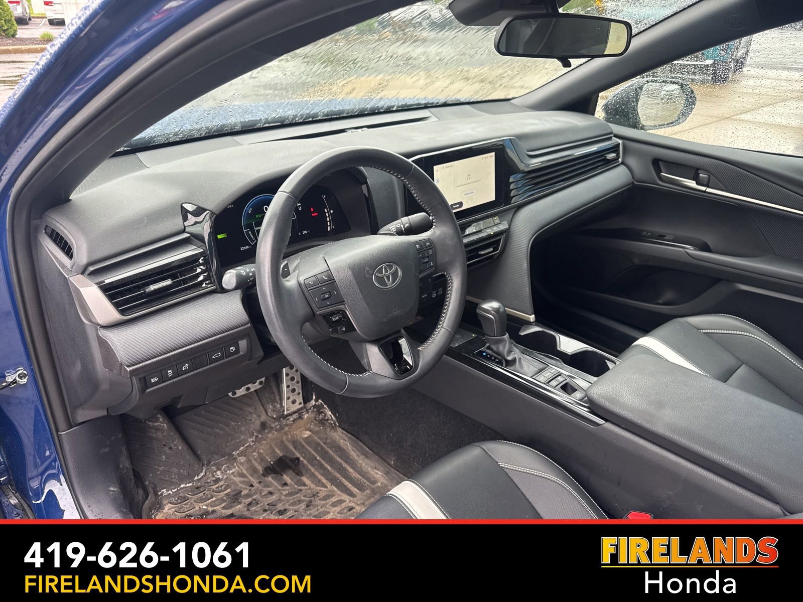 Used 2025 Toyota Camry SE FWD image 16