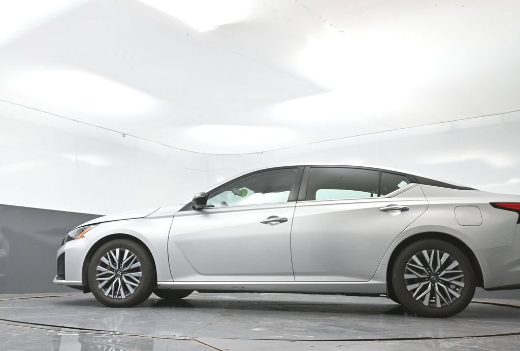 Used 2024 Nissan Altima 2.5 SV FWD image 52