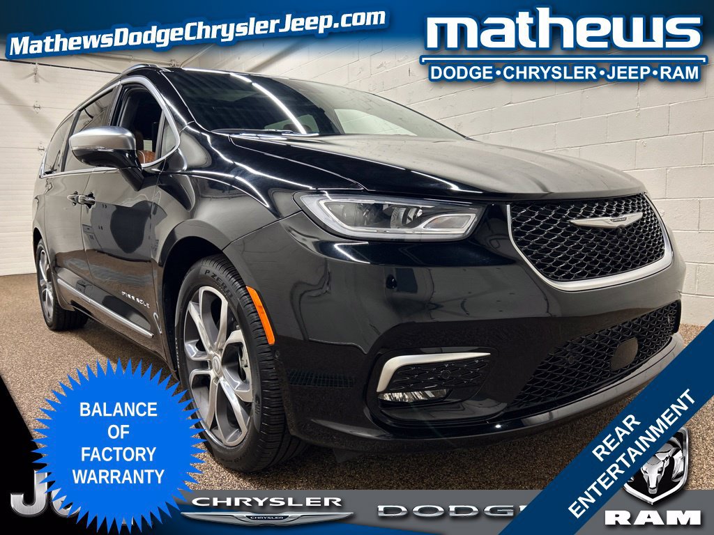 Used 2025 Chrysler Pacifica Pinnacle FWD image 1