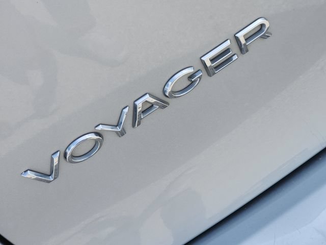 Used 2023 Chrysler Voyager LX FWD image 9