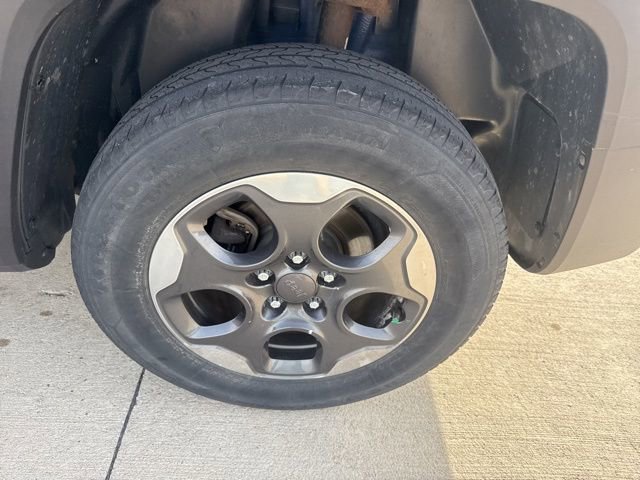 Used 2017 Jeep Renegade Sport w/ Power & Air Group image 14