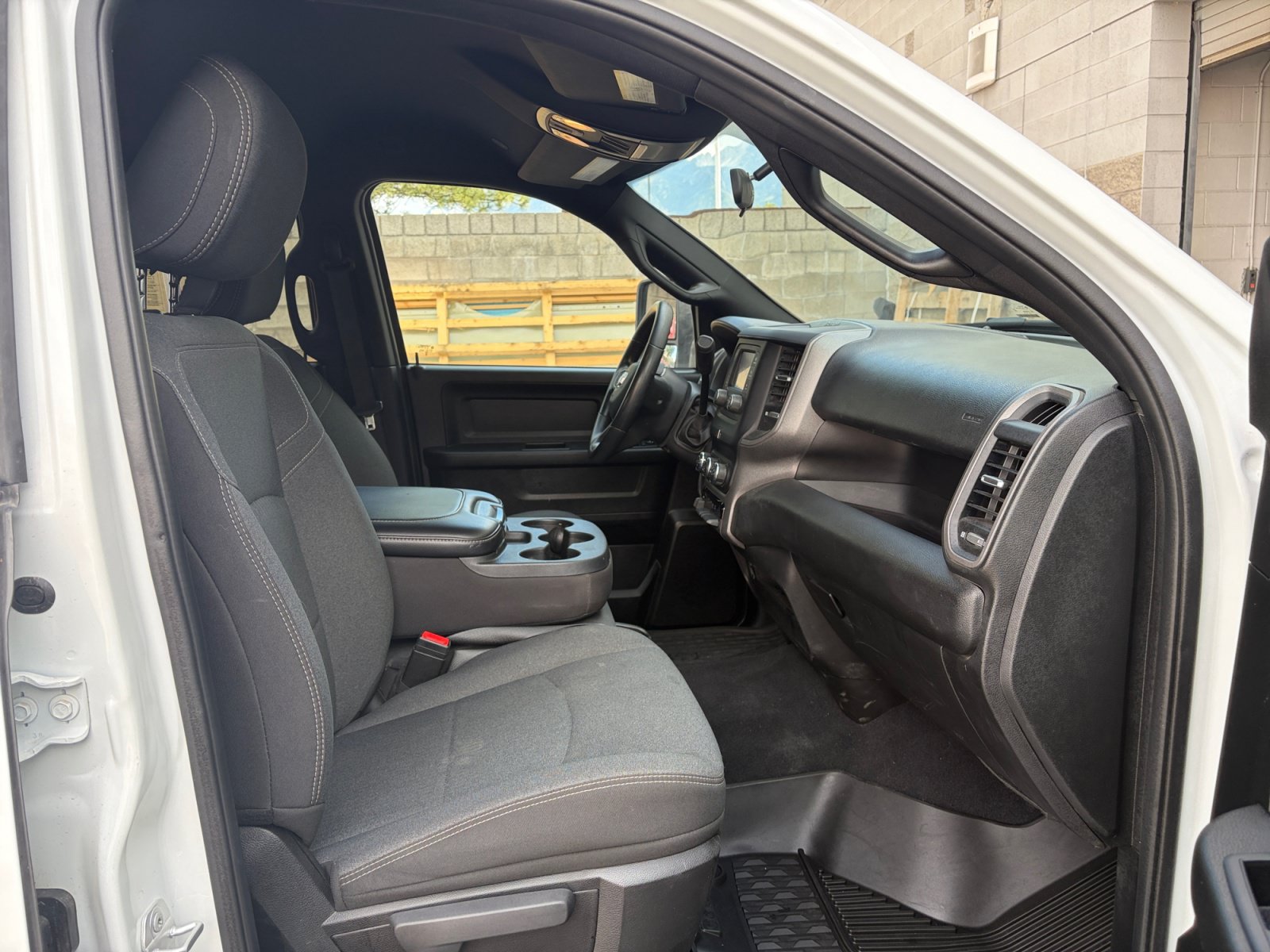 Used 2024 RAM 3500 Tradesman w/ Chrome Appearance Group AWD/4WD image 28