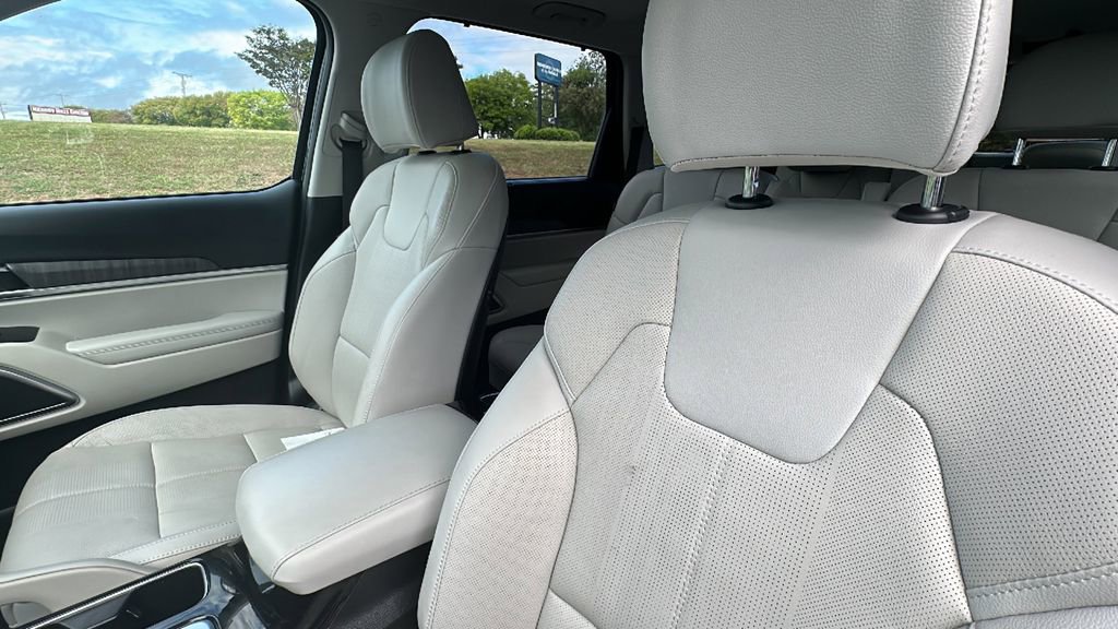 Used 2025 Kia Telluride EX w/ EX Captain's Chair Package image 14