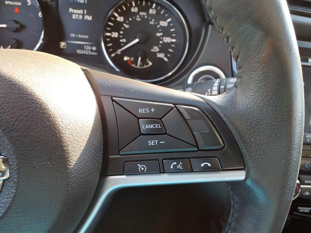 Used 2017 Nissan Rogue SV AWD/4WD image 19