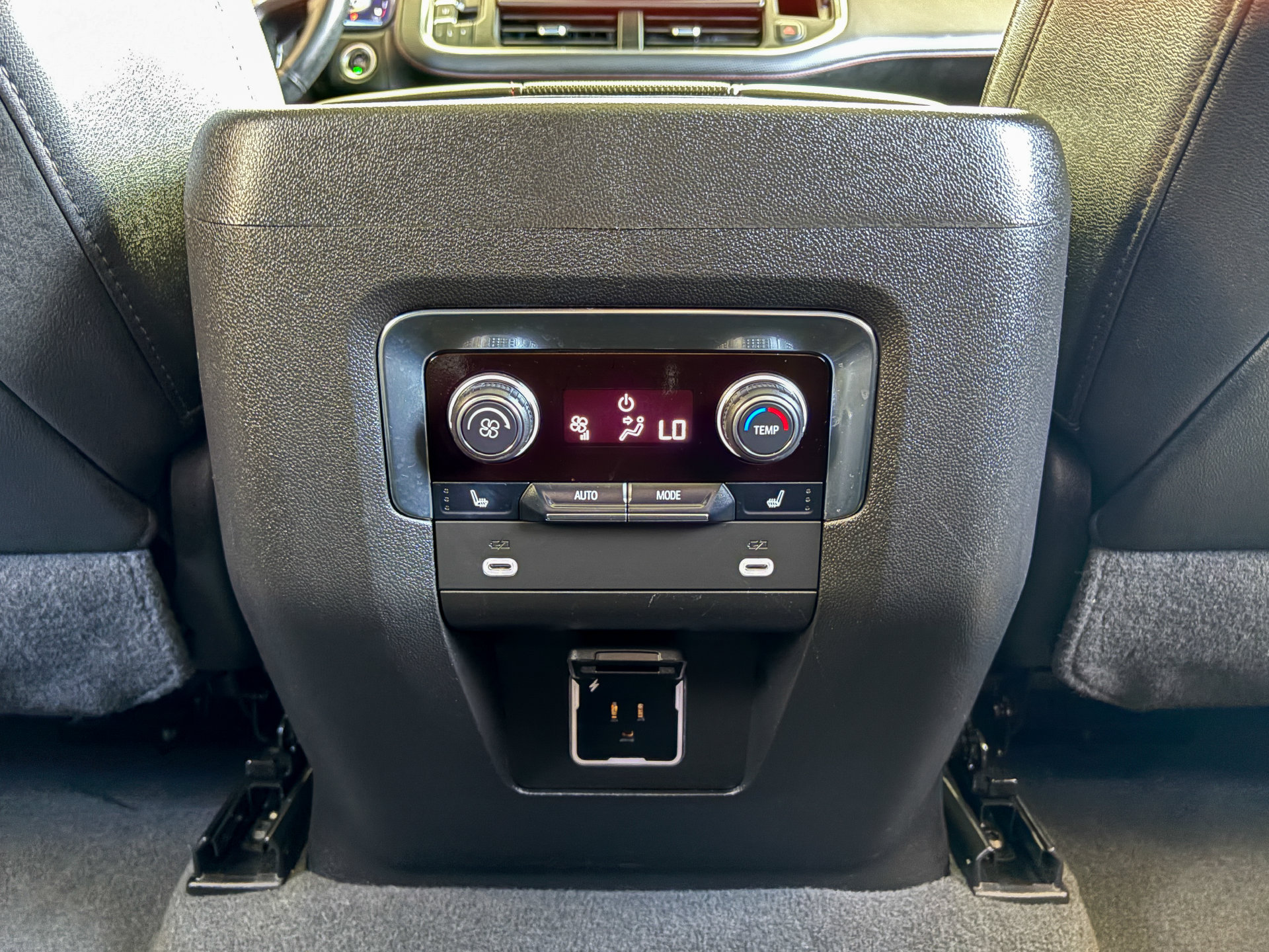 Used 2024 Chevrolet Tahoe RST w/ Luxury Package AWD/4WD image 30