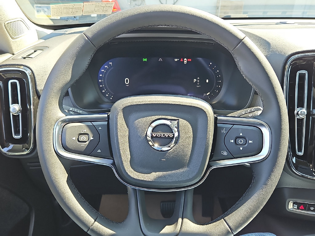New 2026 Volvo XC40 B5 Plus w/ Climate Package AWD/4WD image 18
