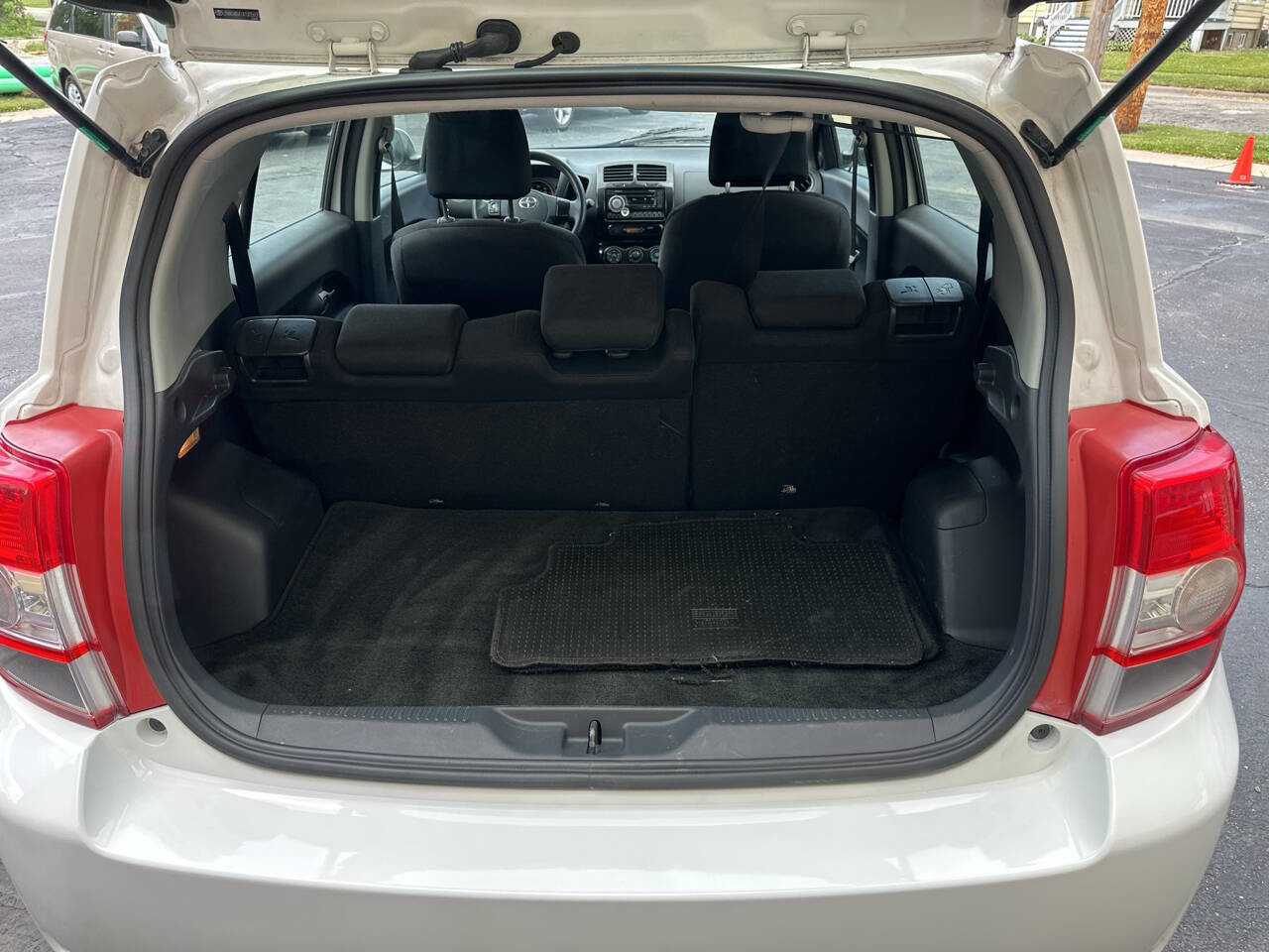 Used 2010 Scion xD FWD image 8