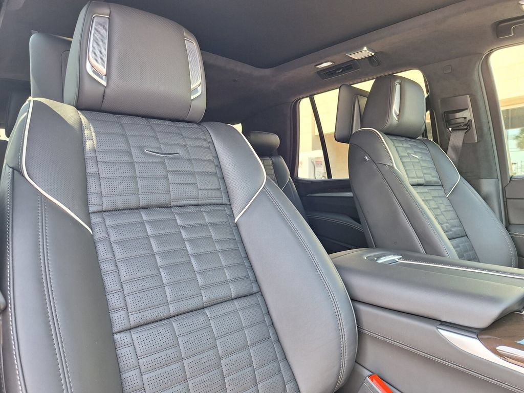 New 2026 Cadillac Escalade Platinum Sport w/ LPO, ONYX Package AWD/4WD image 30