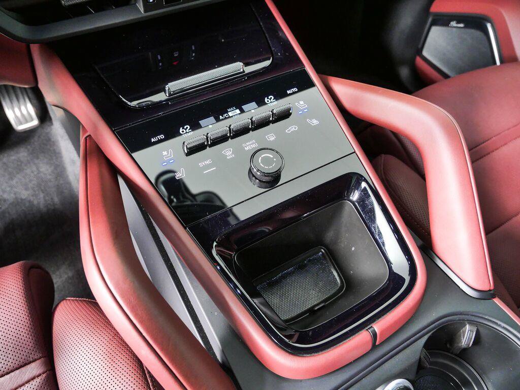 Certified 2024 Porsche Cayenne Turbo AWD/4WD image 19