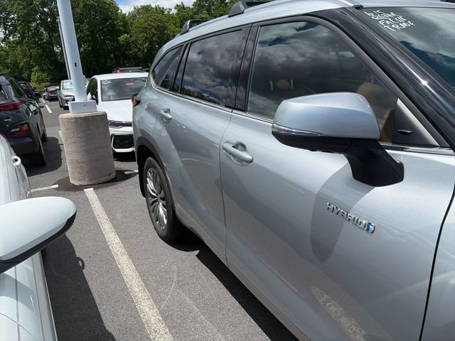 Used 2021 Toyota Highlander Platinum AWD/4WD image 6