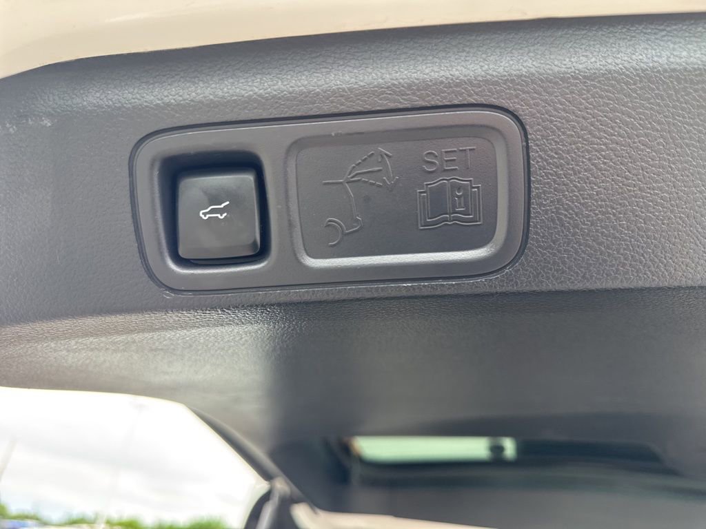 Used 2024 Ford Expedition Limited image 15