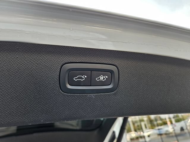 Certified 2023 Volvo XC90 T8 Plus AWD/4WD image 12
