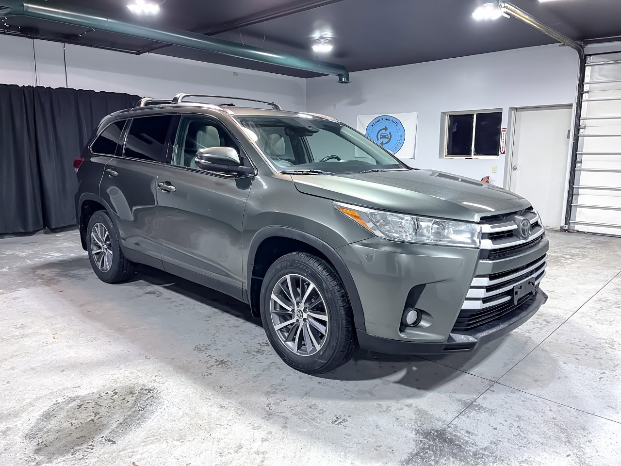 Used 2019 Toyota Highlander XLE image 2