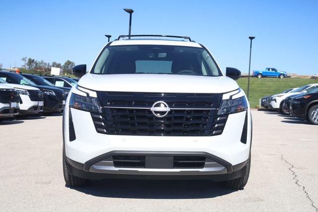 New 2026 Nissan Pathfinder Platinum image 2