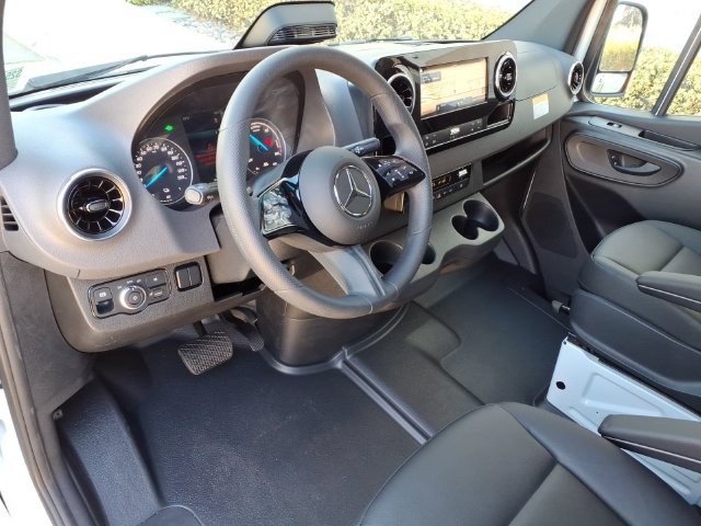 New 2025 Mercedes-Benz eSprinter 170 Cargo image 14