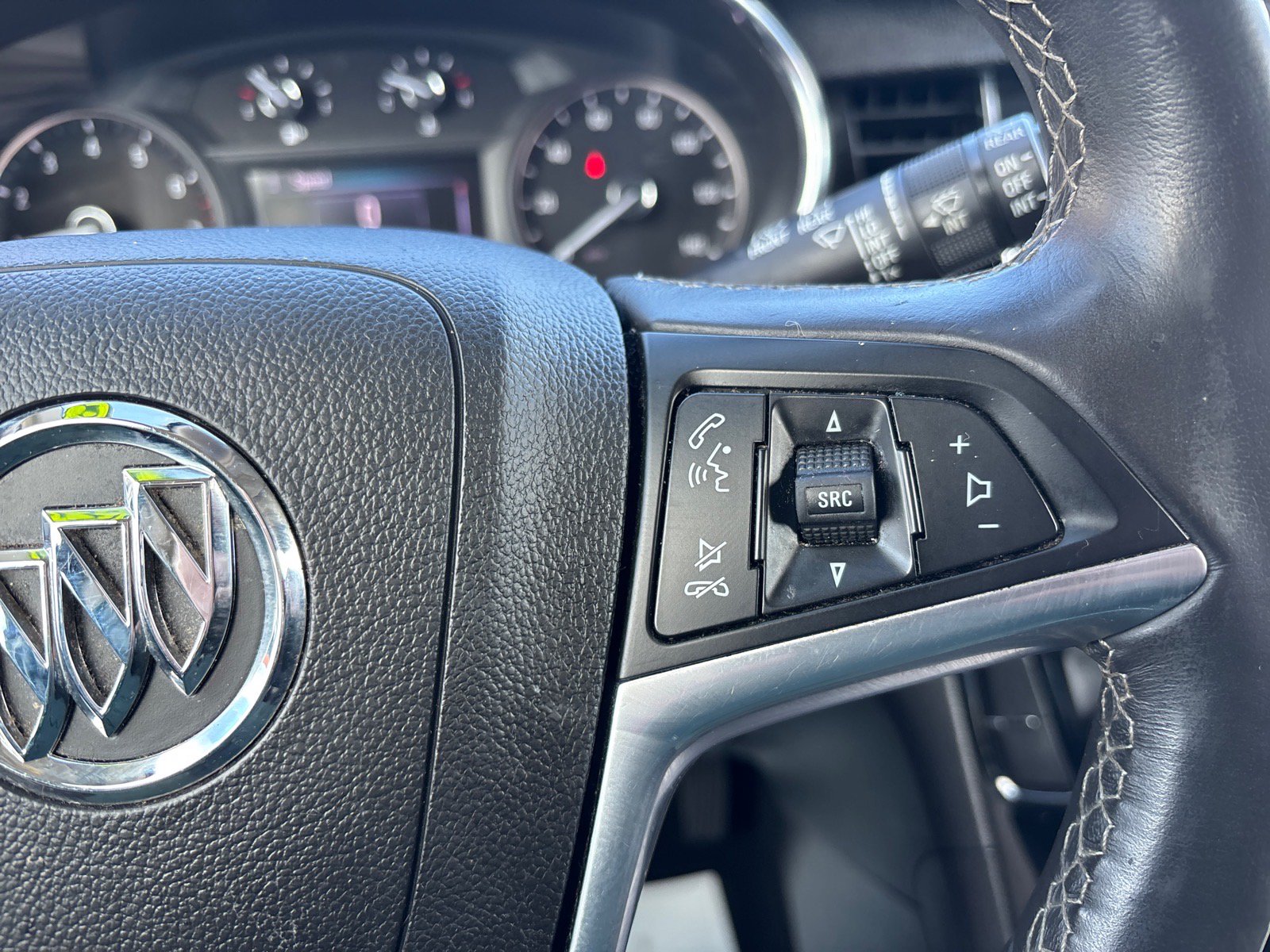 Used 2020 Buick Encore Preferred AWD/4WD image 24